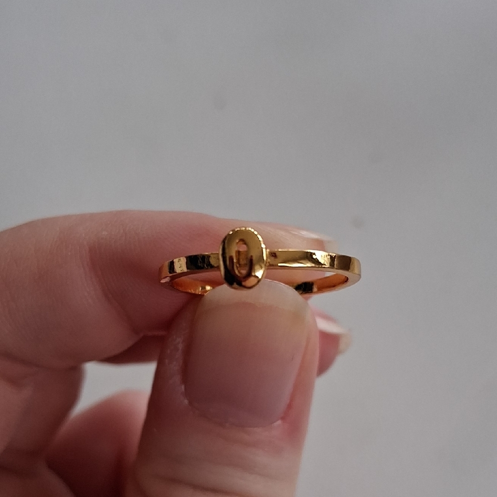 Gold Oval Accent Women's Ring - Elegant Minimalist Band